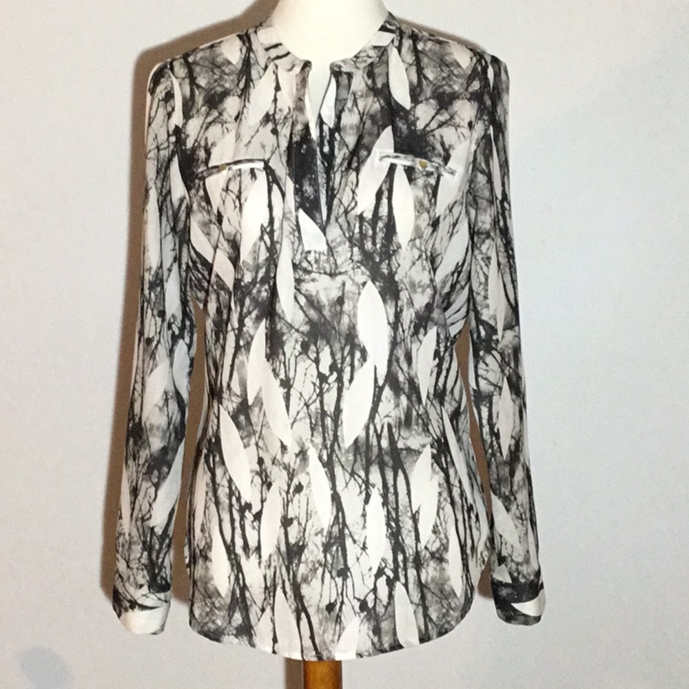 Mossimo pullover blouse,open V neck,long sleeves,loose fit,no collar, Med